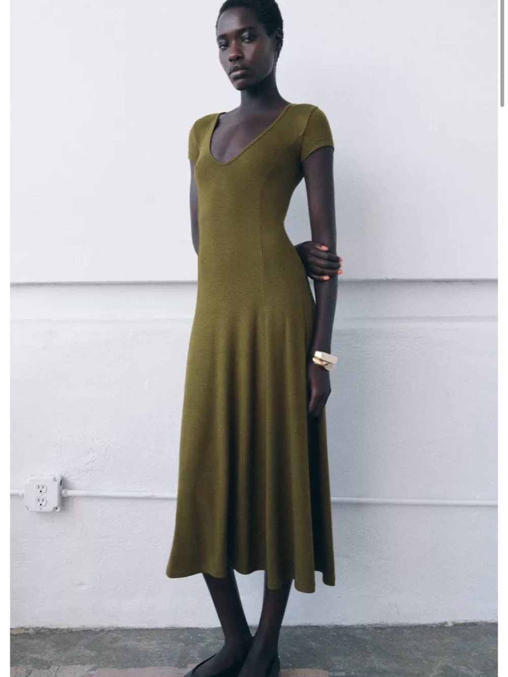 Zara Olive Scoop-Neck Short Sleeve Midi Dress